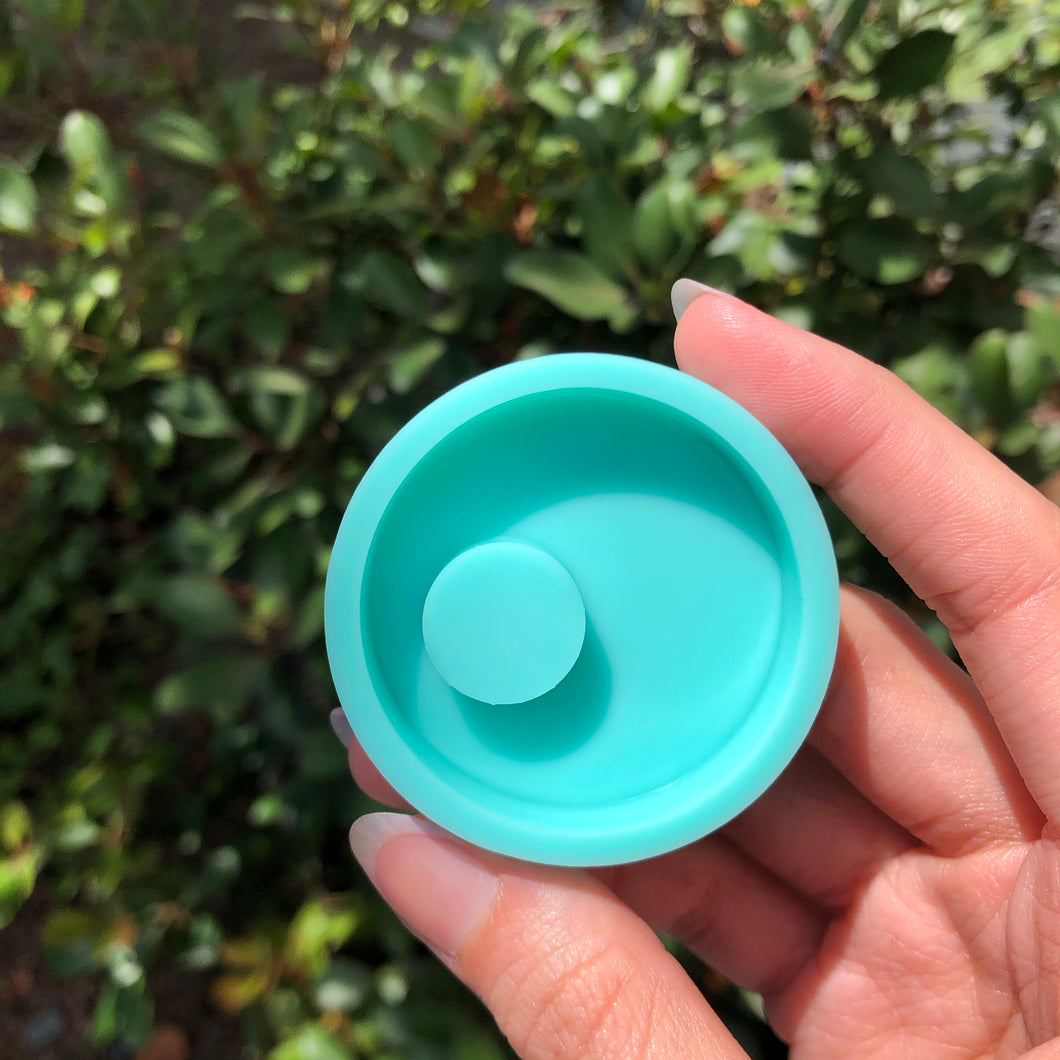 1.75 inch Circle (shaker cavity: 0.6 inch diameter x 0.25 inch deep) Backed Shaker 8-ball or Eye Ball Bag or Key Charms Shiny Silicone Mold for Resin